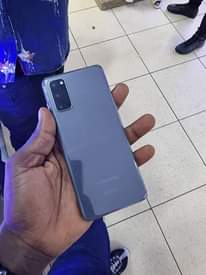 A picture of Samsung galaxy S20 5G Storage 128gb 12gb ram 450 000