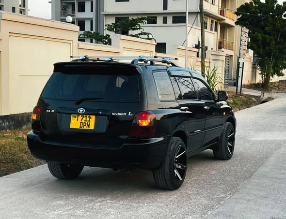 A picture of TOYOTA KLUGER