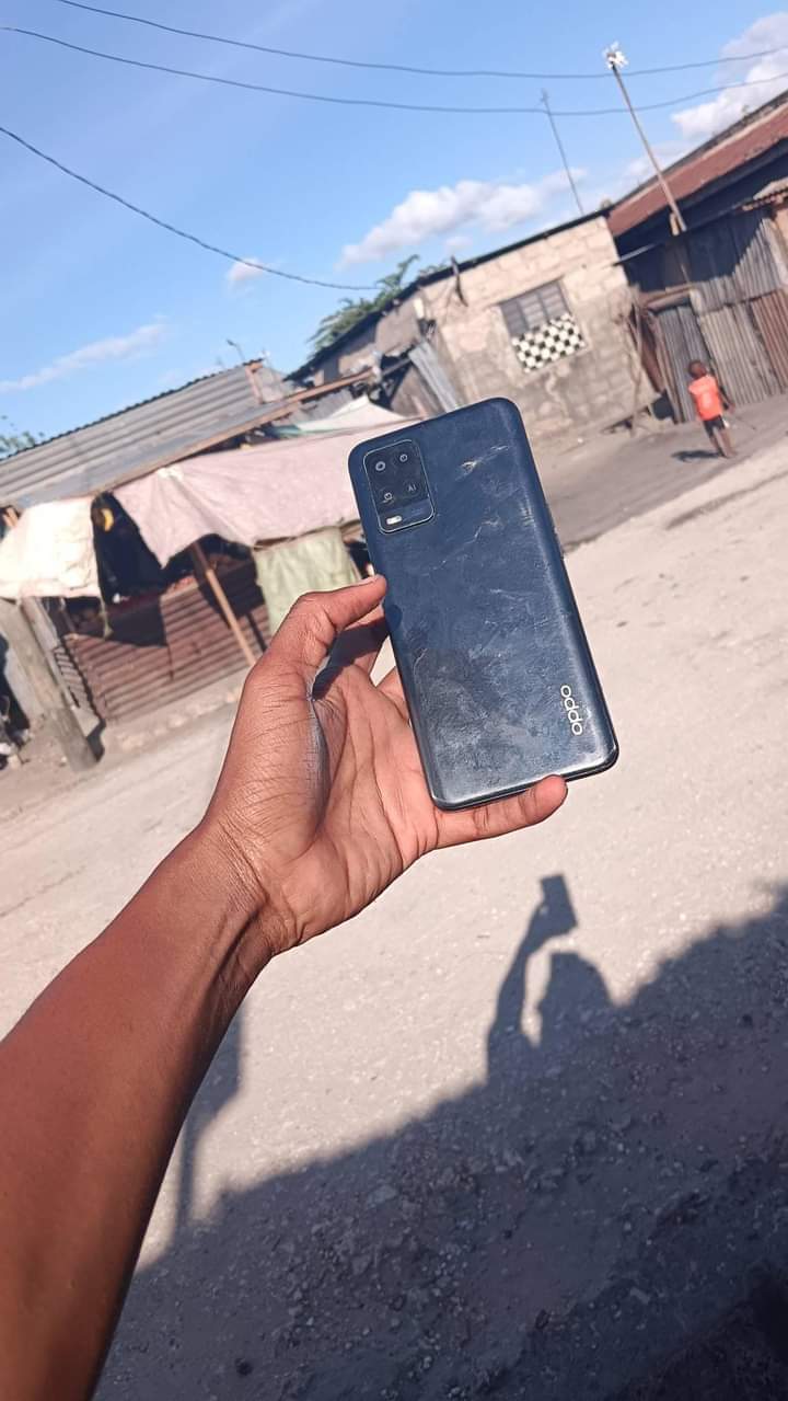 A picture of Oppo A54
