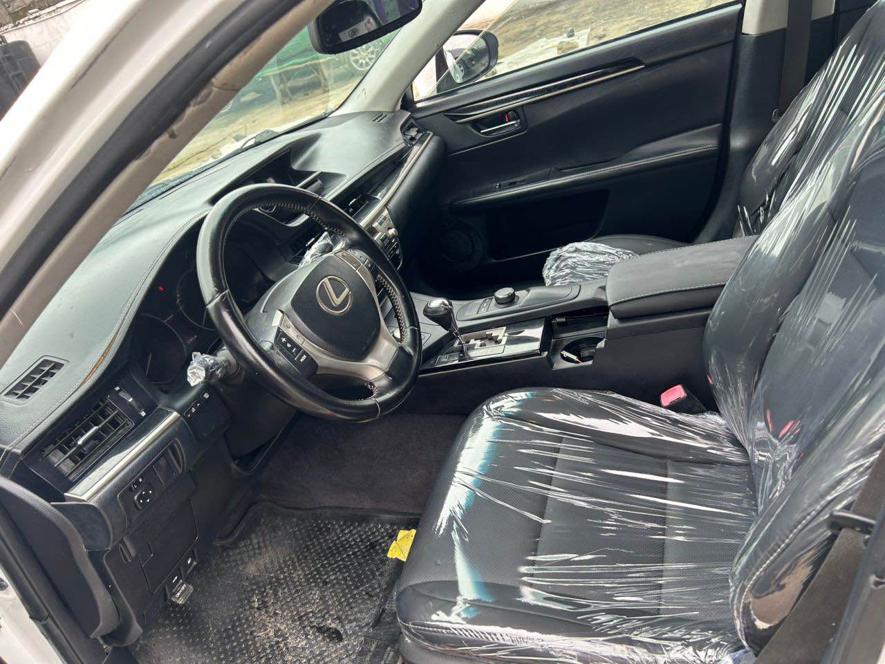 A picture of 2016 LEXUS ES350 FULL OPTION PRICE 20m 08169657839