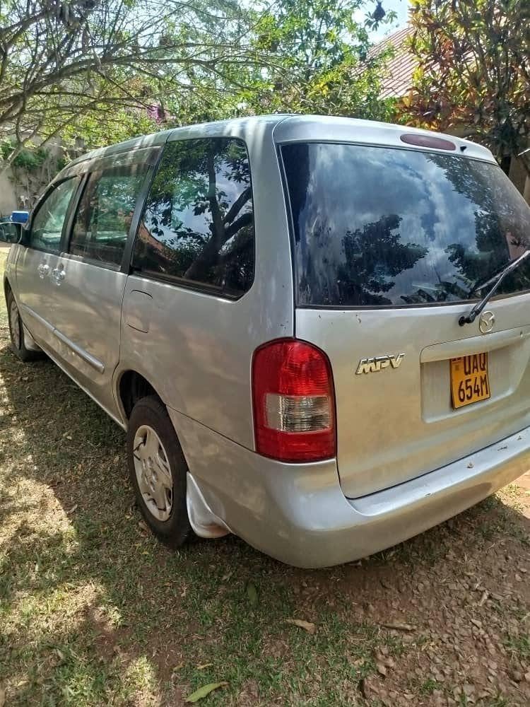 A picture of 2000 Mazda MPV