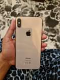 A picture of Iphone xs max 256 gb