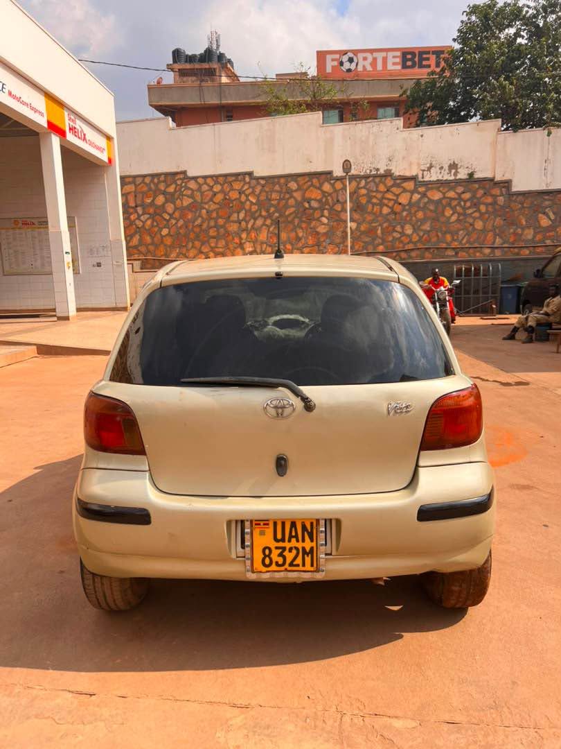 A picture of Vitz 1 3cc 8m