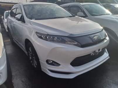 A picture of TOYOTA HARRIER