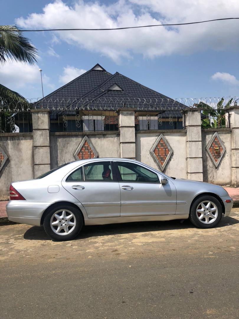 A picture of Clean Benz C240 for sale sound engine an gear. Location