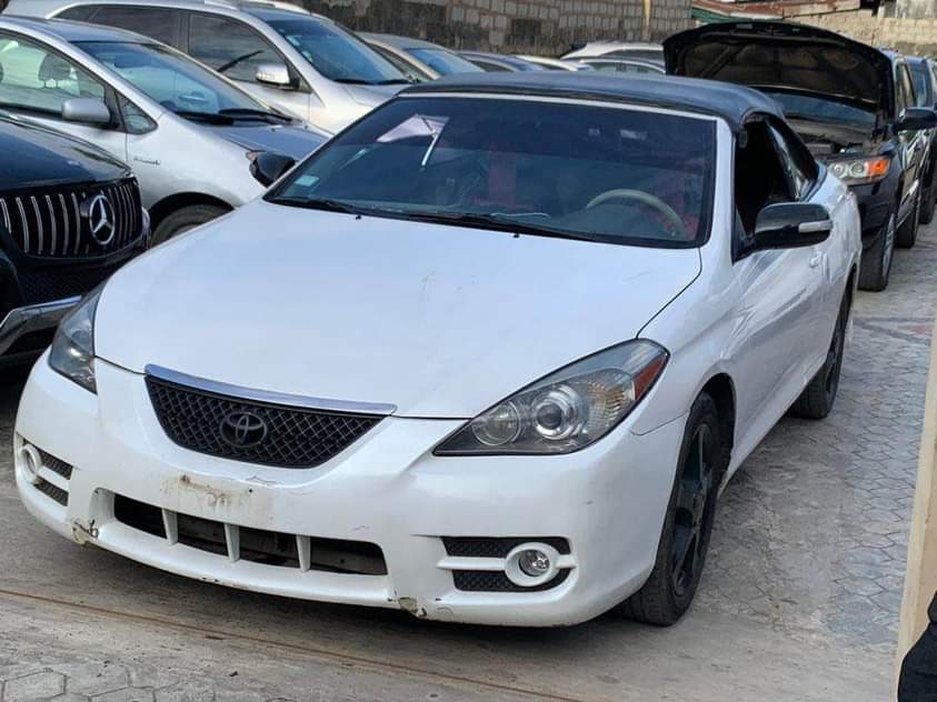 A picture of Toyota Solara 2008