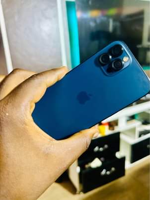 A picture of iPhone 12 Pro 256 gb