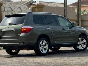 A picture of 2010 highlander limited edition Full option thumbstart 11 6m location