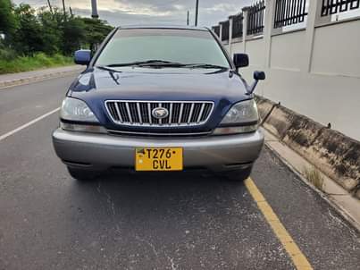 A picture of TOYOTA HARRIER OLD