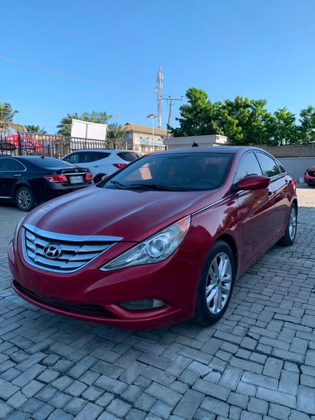 A picture of Toks Hyundai sonata 2026 entry Accident free 2012 model Gear
