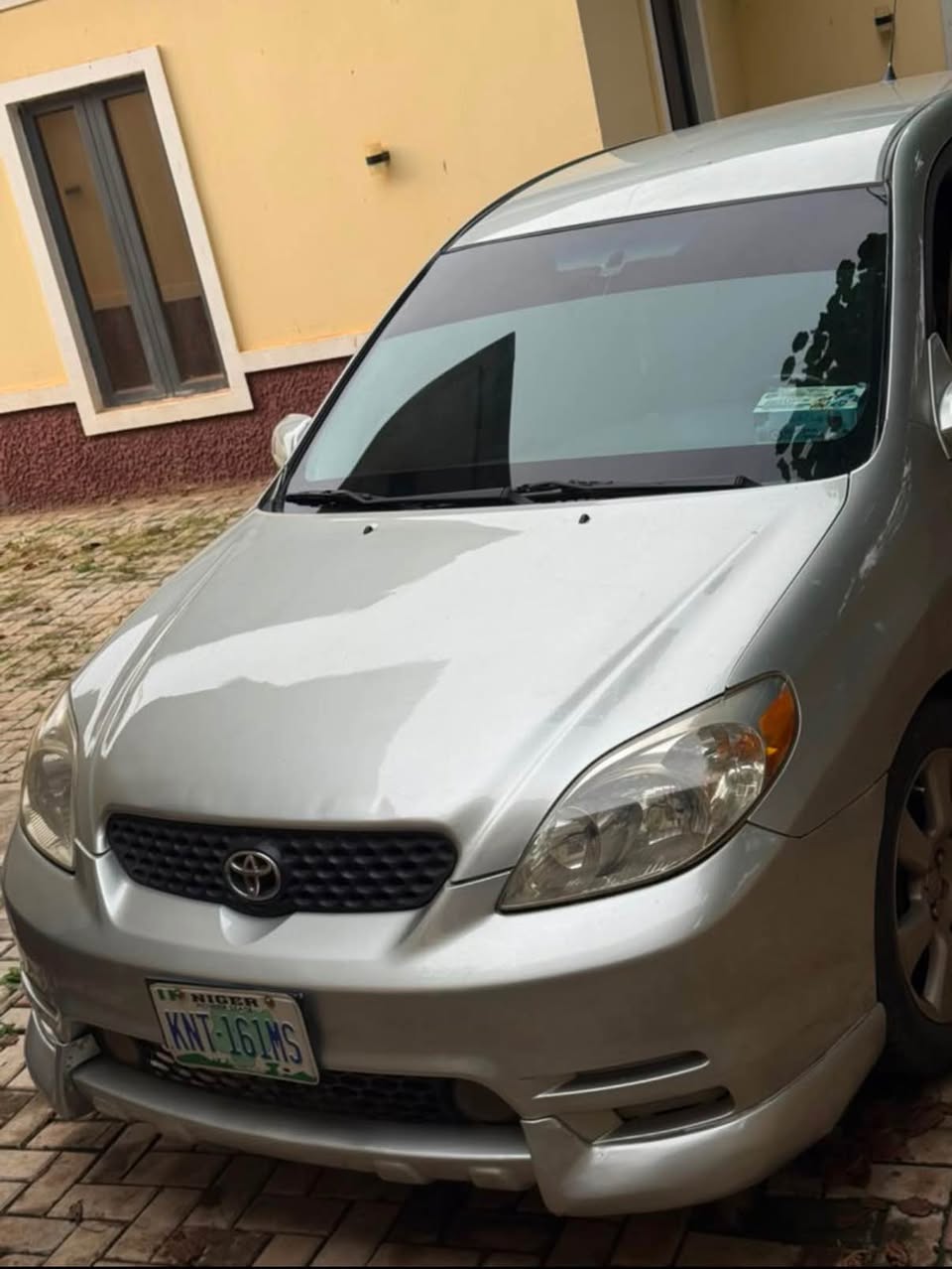 A picture of Toyota matrix 2006