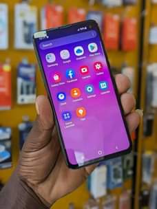 A picture of Samsung Galaxy S10e