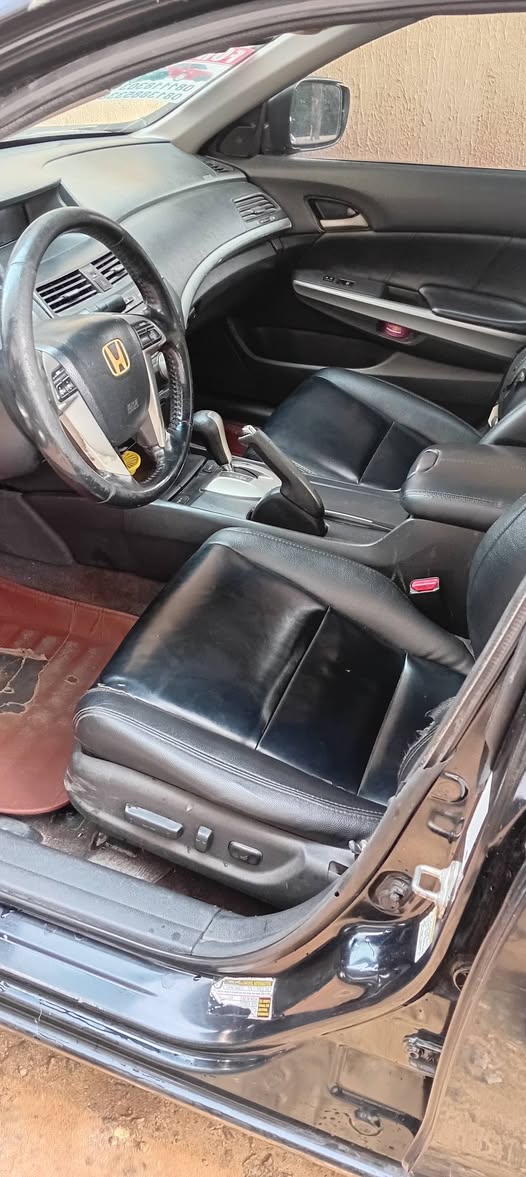 A picture of Totally clean first body paint honda accord 2009 very fuel