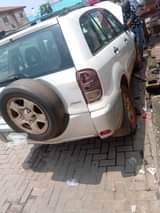 A picture of 05 Toyota RAV4 first body