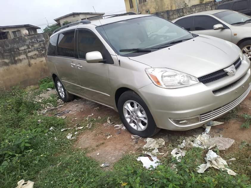 A picture of Toyota Siena