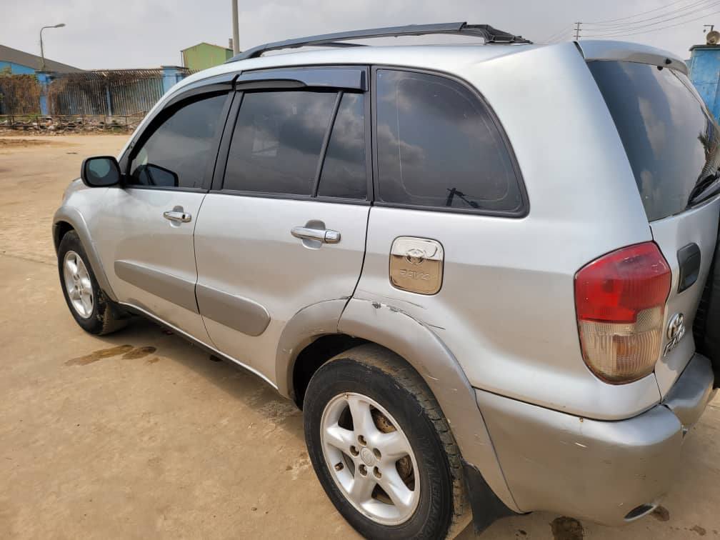 A picture of Toyota RAV4 2005...