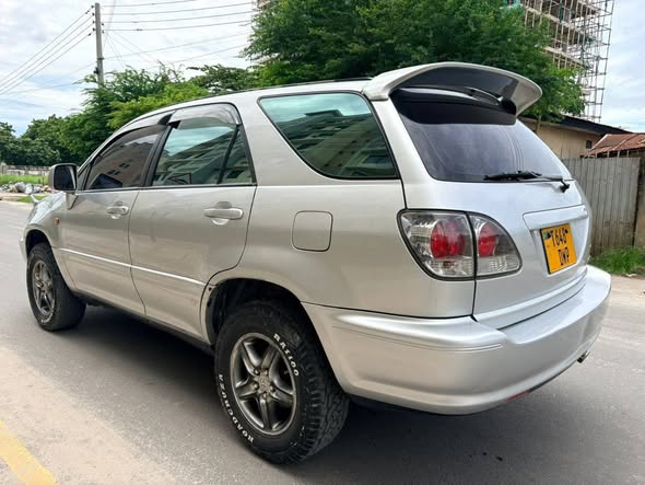 A picture of Toyota harrier old model