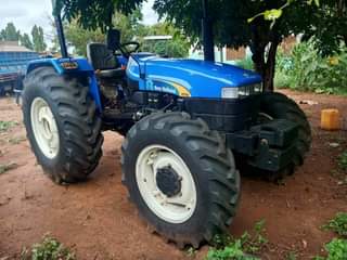 A picture of 2003 New Holland tractor New Holland tractor