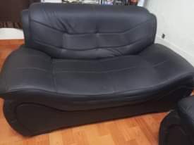 A picture of 5 seater soft pure black leather sofas .one month used