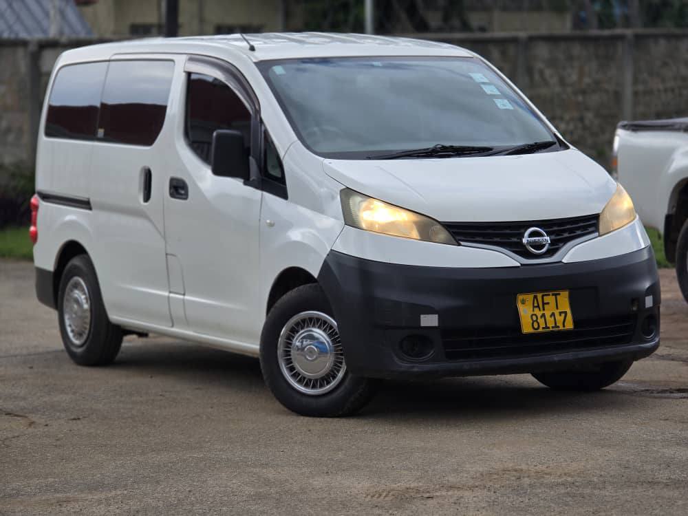 nissan nv200