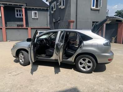 A picture of Belgium Grade 2005 Lexus Rx330 Pure first body A month