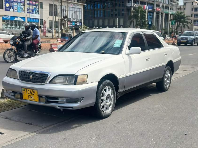 A picture of BADO NZURI TOYOTA CRESTA BEI 5 MIL