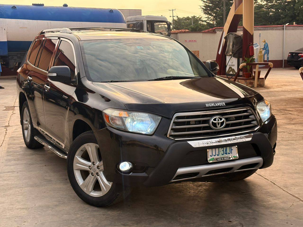 A picture of  BARELY USED NOT REGISTERED 2008 TOYOTA HIGHLANDER SPORT EDITION