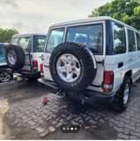 A picture of Ndo zinafanyiwa usafi ziingie sokoni Ni LAND CRUSER LX 1HZ