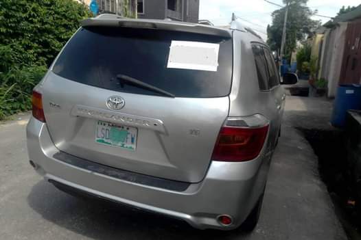 A picture of Toyota Highlander 2010