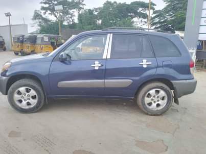 A picture of Toyota Rav 02