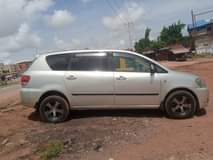 A picture of Toyota Avensis verso going for 2 2m