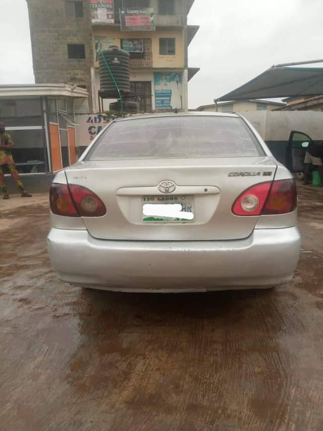A picture of Toyota Corolla 04