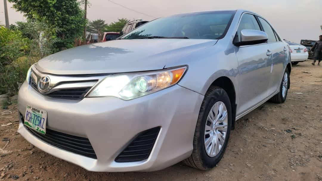 A picture of 2012 Toyota Camry 2012 toyota camry with engine untempered
