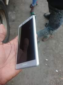 A picture of Sony xperia ace na xperia xz2 compact 0687567155