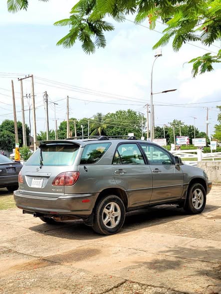 A picture of Brand Lexus Model RX300 Year 2001 Condition Registered Color Body