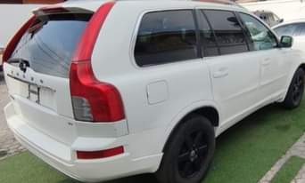 A picture of 2007 Model Volvo XC90 White Kindly Call or Whatsapp me