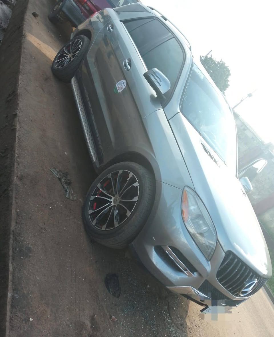 A picture of Distress Sales Extremely Neat Registered 2013 2014 Mercedez Benz ML350