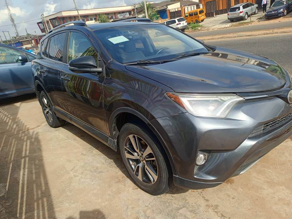A picture of Super clean Tokumbo Toyota RAV4 XLE 2018 model