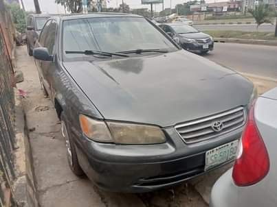 A picture of 2001 TOYOTA CAMRY