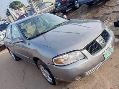 A picture of Nissan sentra 2005
