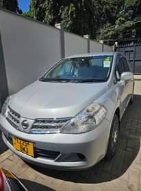 A picture of Nissan Tida Latio 2010