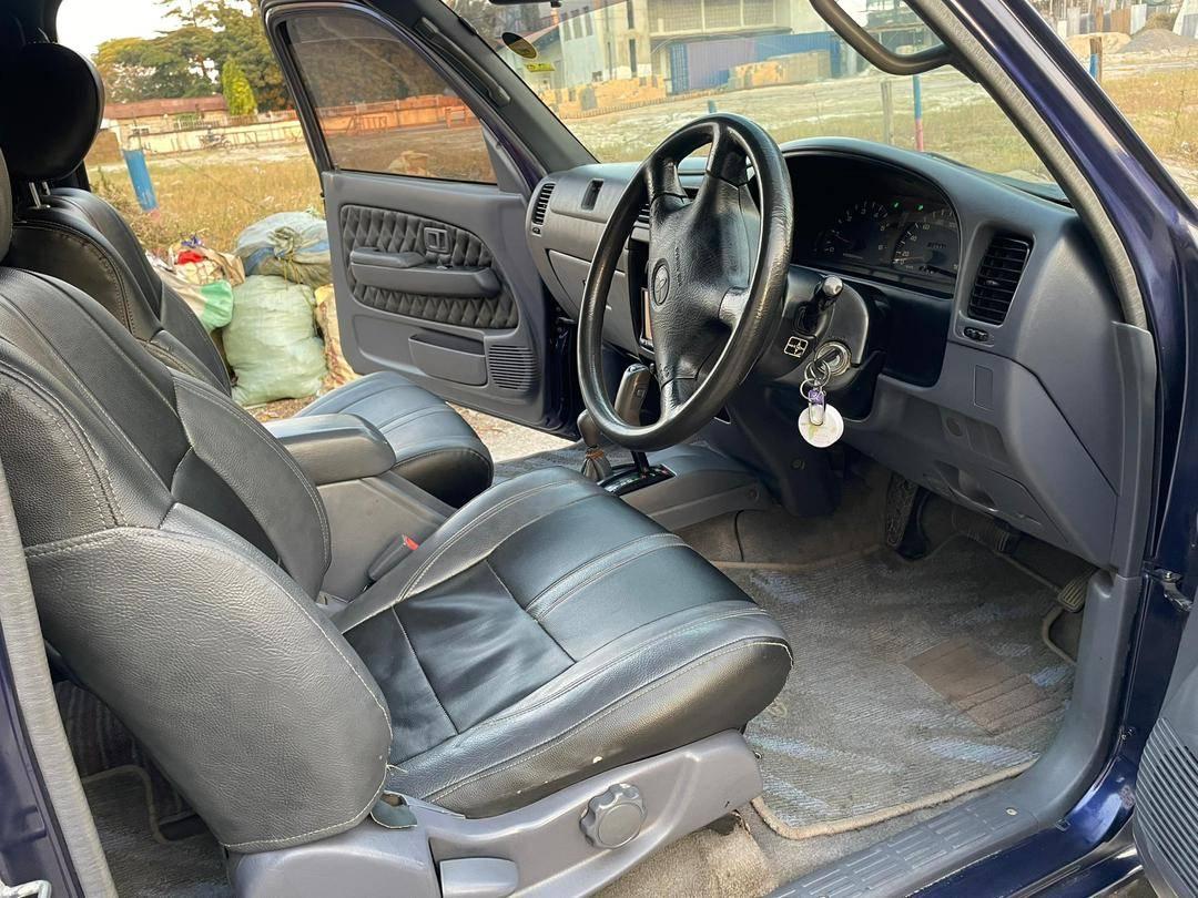 A picture of TOYOTA HILUX
