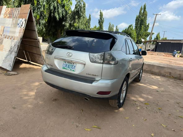 A picture of Lexus rx 330