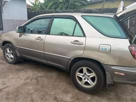 A picture of 2004 LEXUS 300