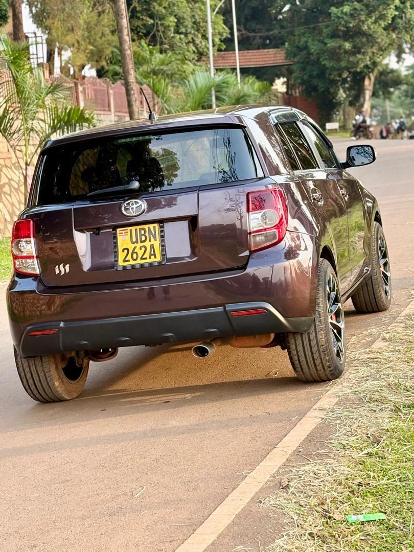 A picture of Toyota iST