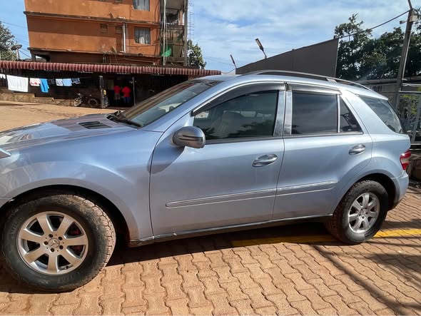 A picture of Mercedes Benz ML 350