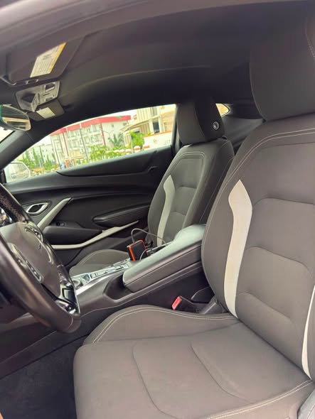 A picture of 2020 CHEVROLET CAMARO FOREIGN USED GOING FOR JUST 45M LOCATION