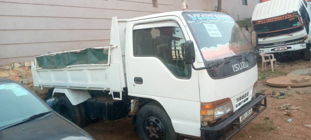 A picture of Noah 15m and tipper 40m