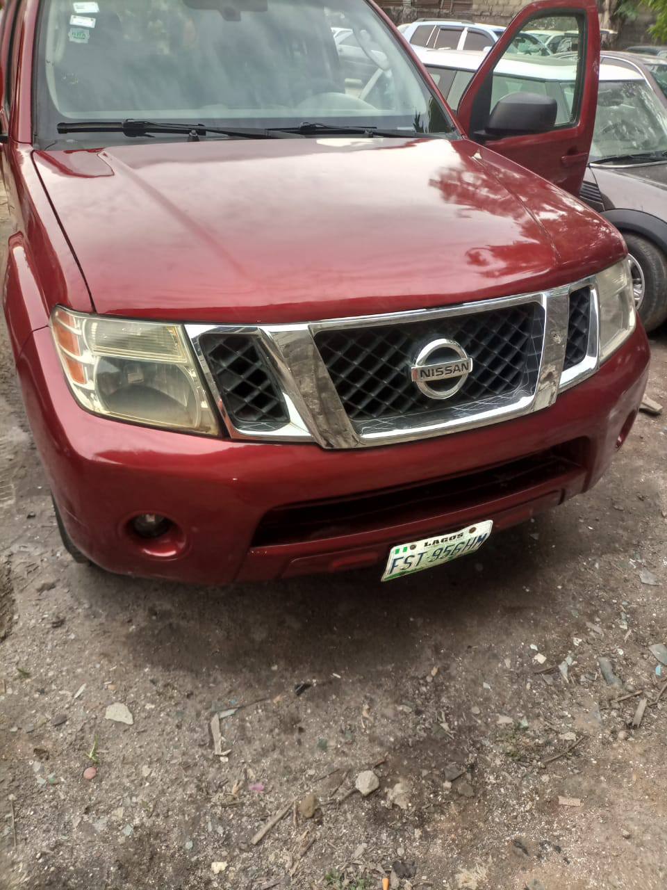 A picture of Nissan pathfinder