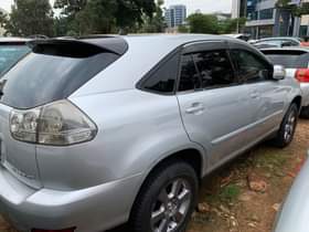 A picture of Toyota Harrier Model 2006 Engine 2 4cc Price 37M 0709788048